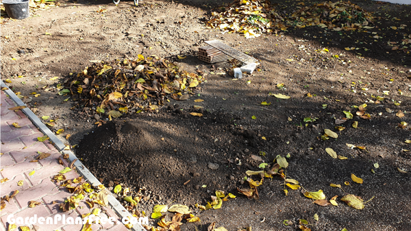 Moving-top-soil-for-the-lawn