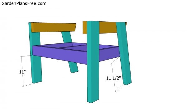 Assembling the garden chair