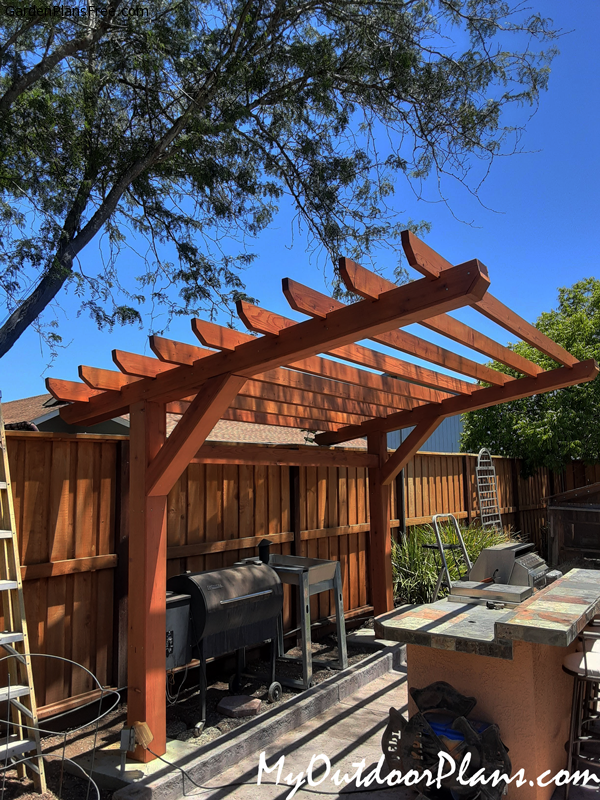 DIY 2 Post Cantilevered Pergola Free Garden Plans - How